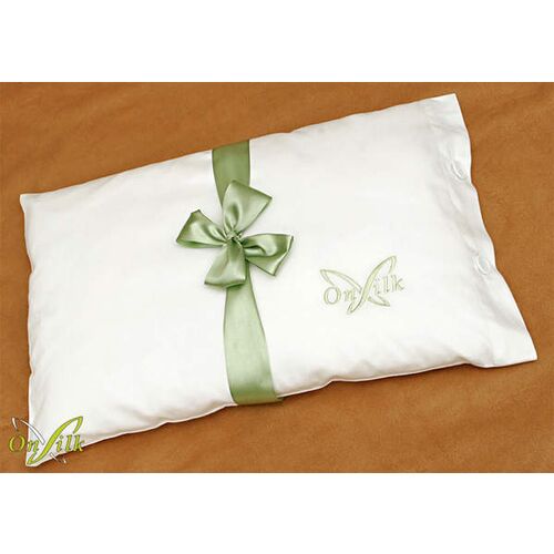 ������� �e������ ������� On silk