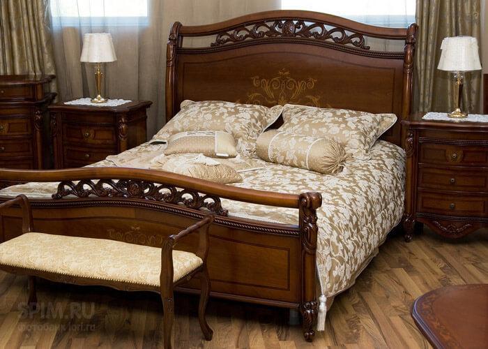 Как красиво разложить подушки на кровати?