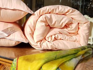 Шелковое одеяло Kingsilk Premium всесезонное, персиковый