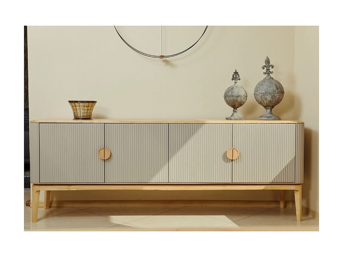 ����� Homage Aura