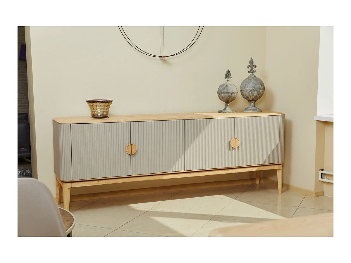 ����� Homage Aura