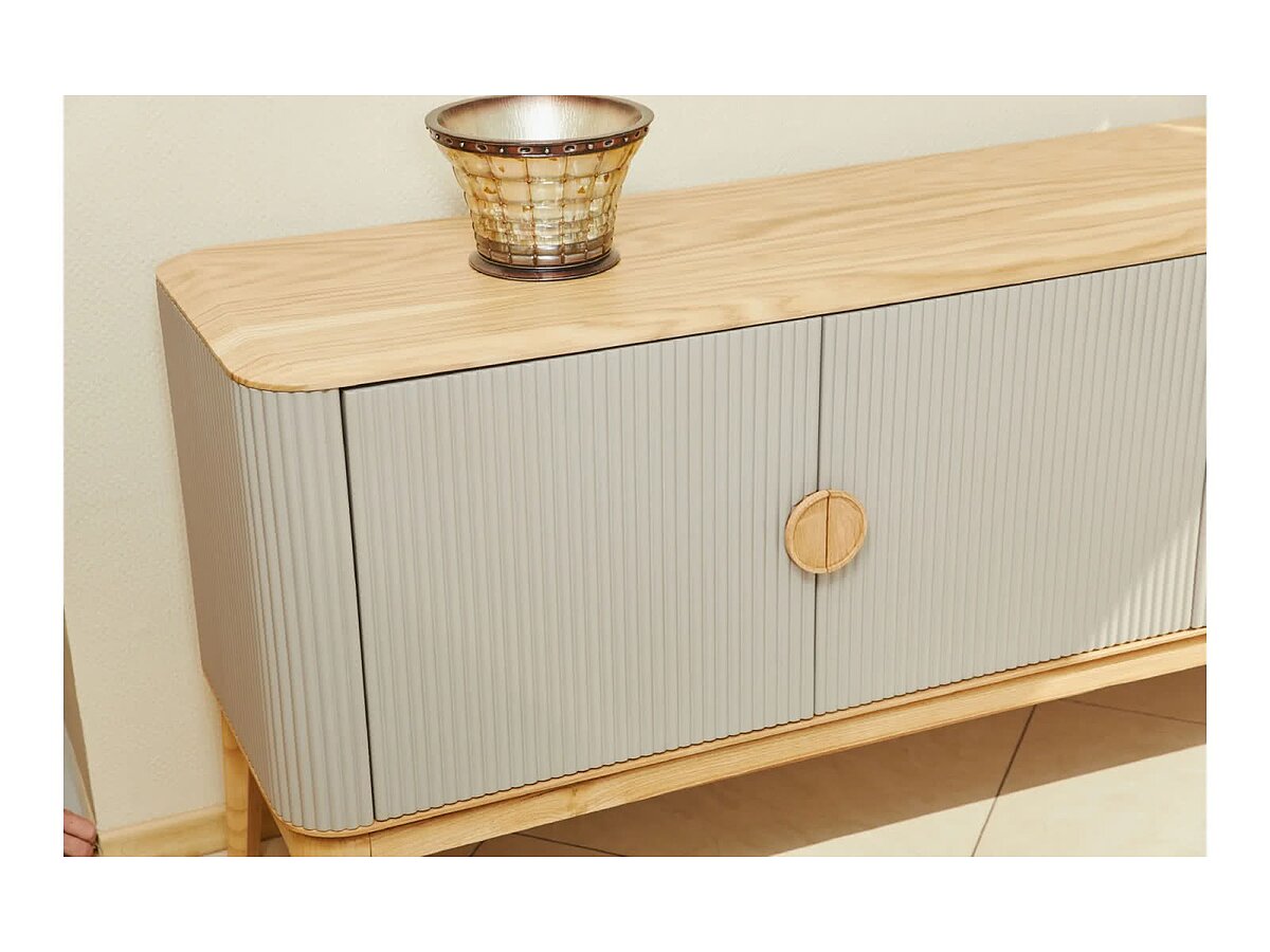 ����� Homage Aura