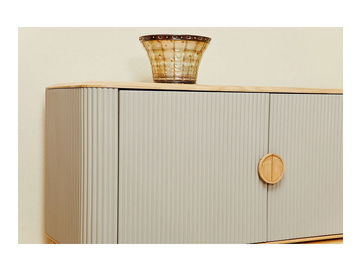 ����� Homage Aura