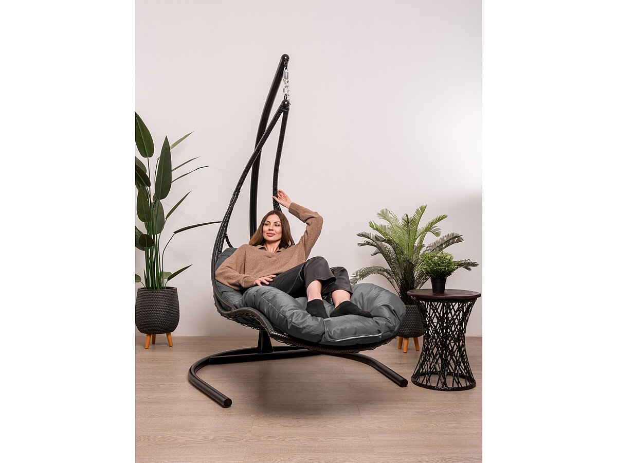 ��������� ������ M-group ������� � �������� ������ ����� �������