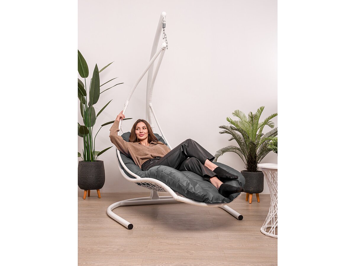 ��������� ������ M-group �������, � �������� ����� ����� �������