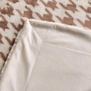 ���� Sofi De Marko �������, ������� � ���� 9544 �. � 28 ��������