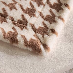 ���� Sofi De Marko �������, ������� � ���� 9544 �. � 28 ��������