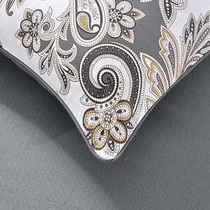 ���������� ����� Sofi De Marko �������� � ���� 10328 �. � �����