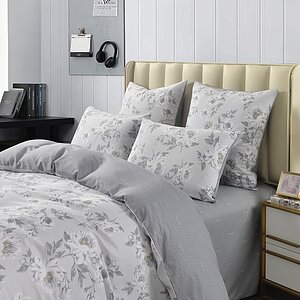 ���������� ����� Sofi De Marko ������ � ����� � 73 �������