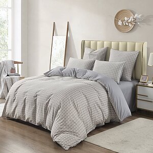 ���������� ����� Sofi De Marko ����� � ����� � 47 ��������