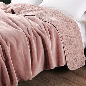 ���� Sofi De Marko �������, ����� � ���� 9344 �. � 50 ��������