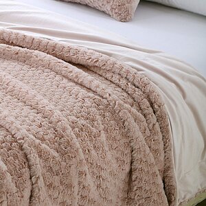 ���� Sofi De Marko �����, ����� � ���� 6856 �. � 45 ��������