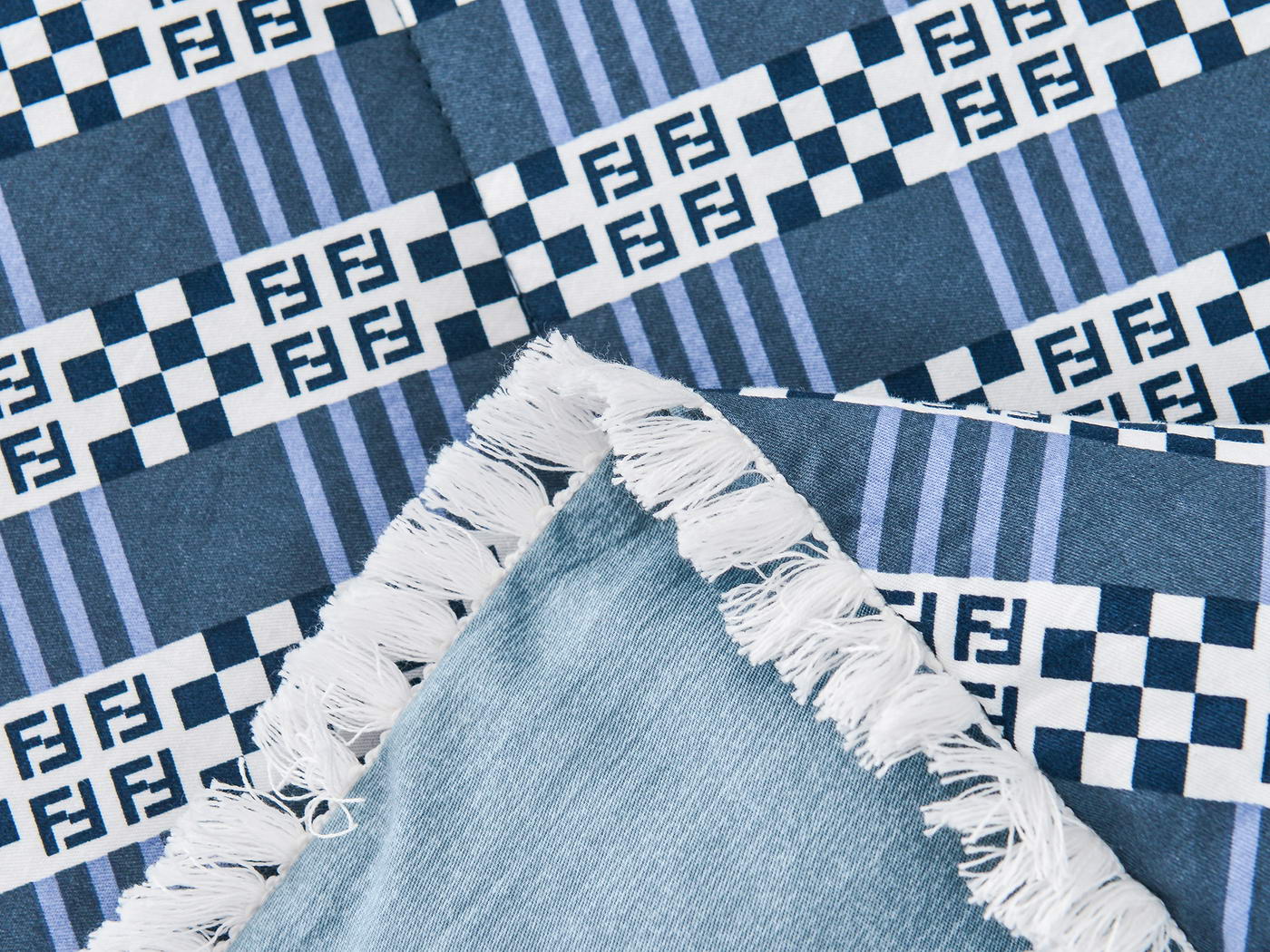 ���������� ����� � ������� Sofi De Marko ��������� �89 � ���� 17184 �. � ��������� ���� �������� - 50�70 � 70�70