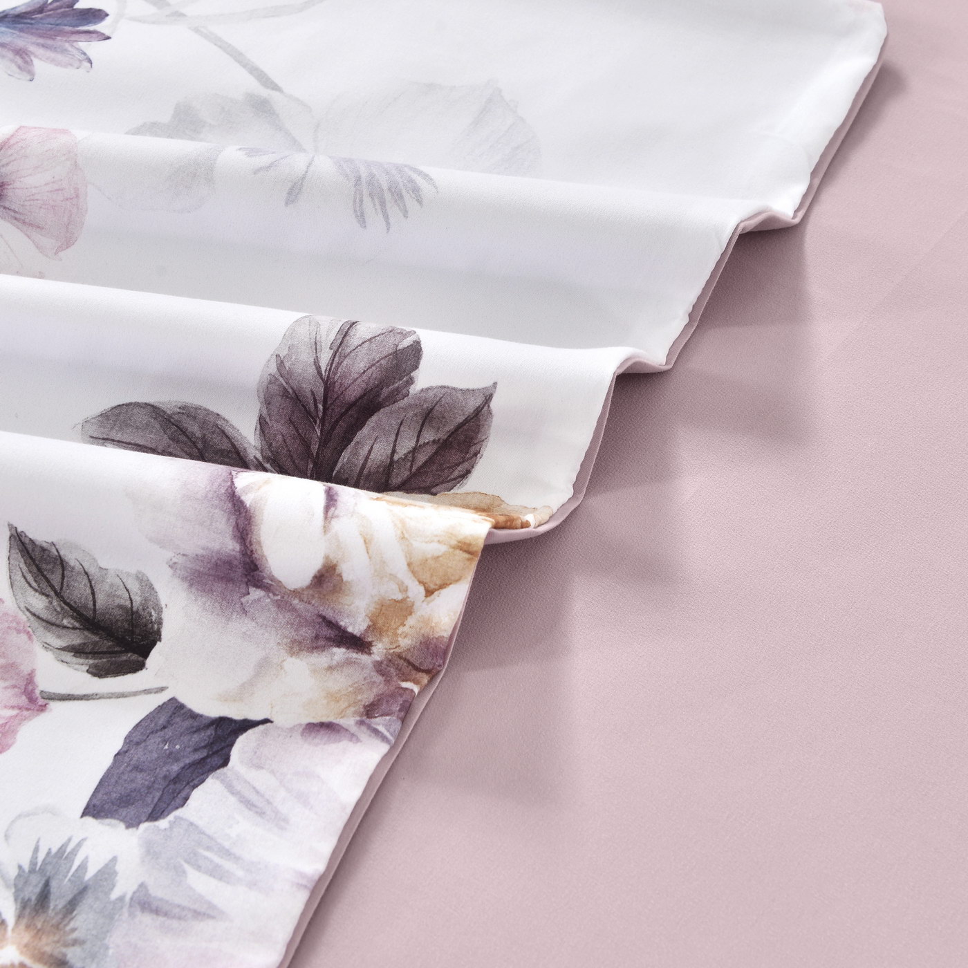 ���������� ����� Sofi De Marko ������ � ���� 7912 �. � ��������� ���� �������� - 50�70 � 70�70