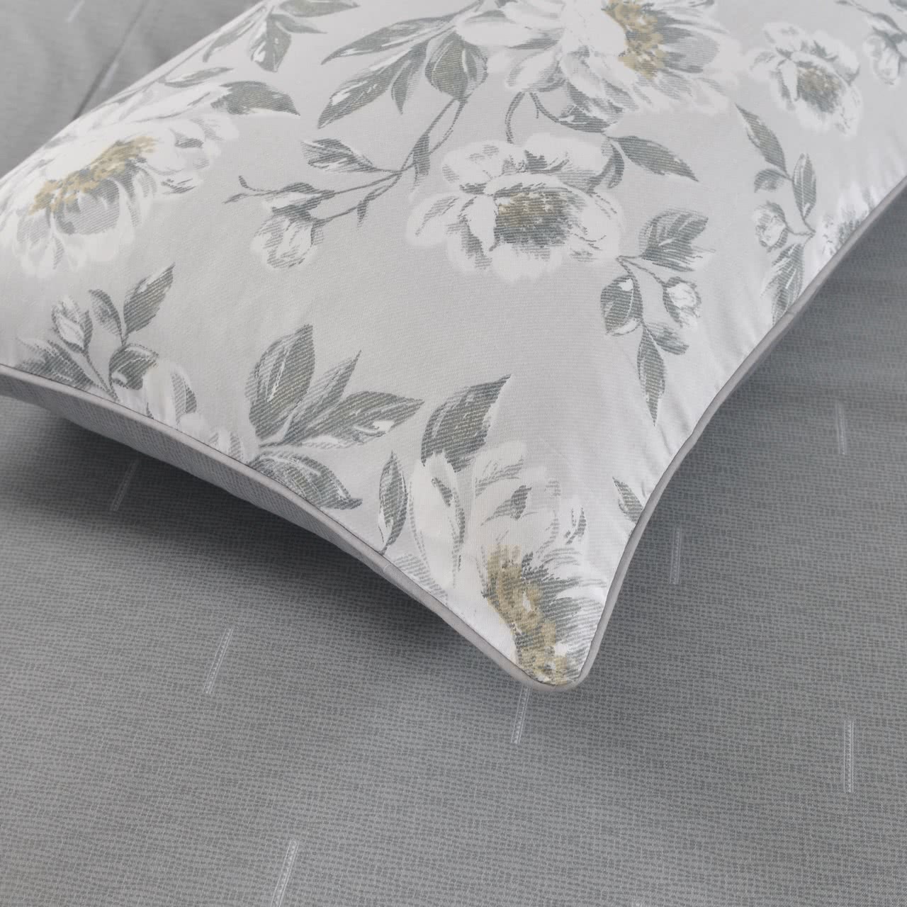 ���������� ����� Sofi De Marko ������ � ���� 13352 �. � �����