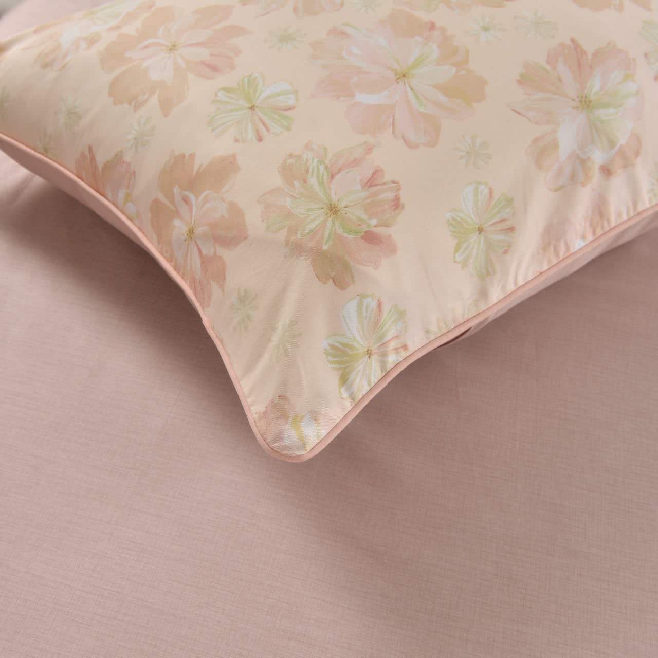 ���������� ����� Sofi De Marko ������ � ���� 10328 �. � 46 ��������