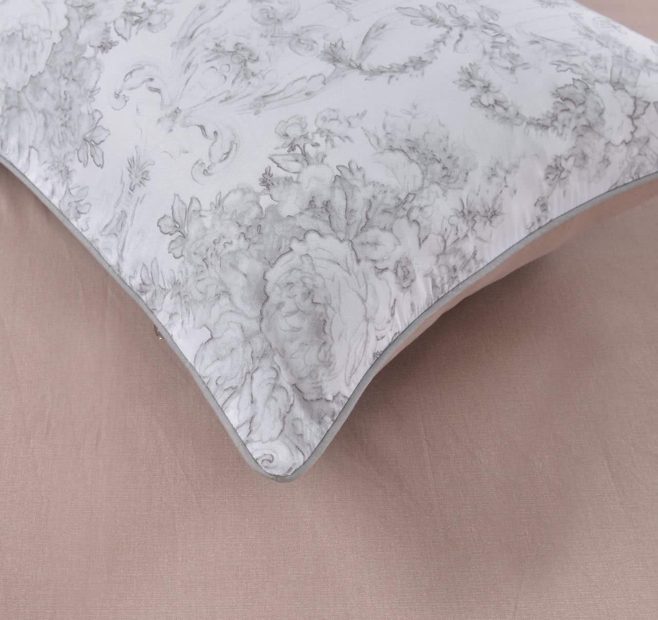 ���������� ����� Sofi De Marko ������� � ���� 10328 �. � �����