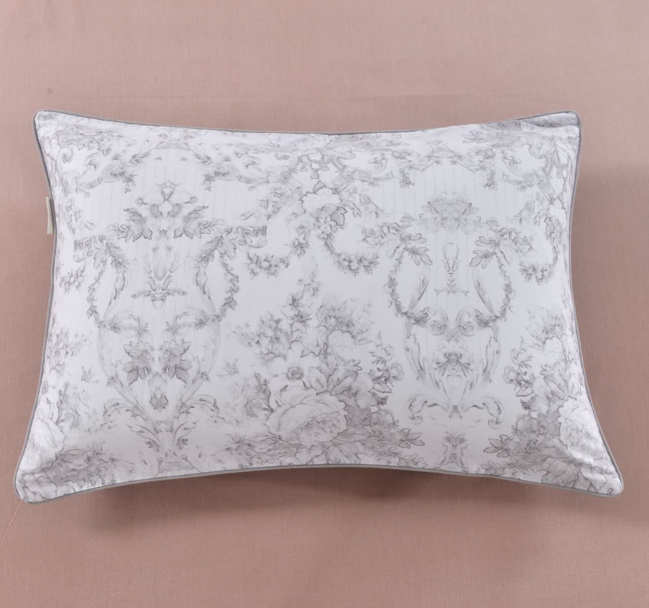 ���������� ����� Sofi De Marko ������� � ���� 10328 �. � 47 ��������