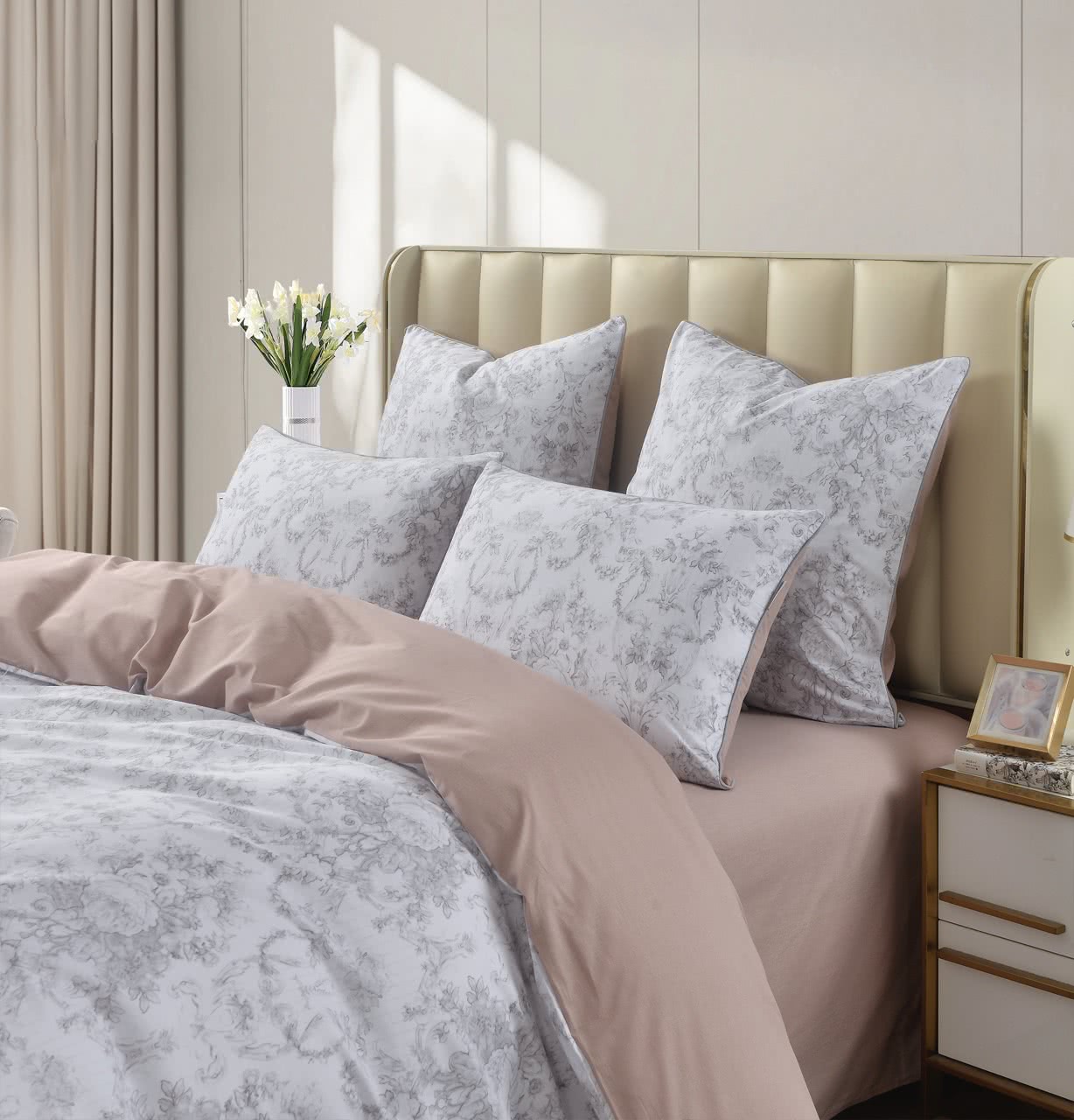 ���������� ����� Sofi De Marko ������� � ���� 10328 �. � 47 ��������