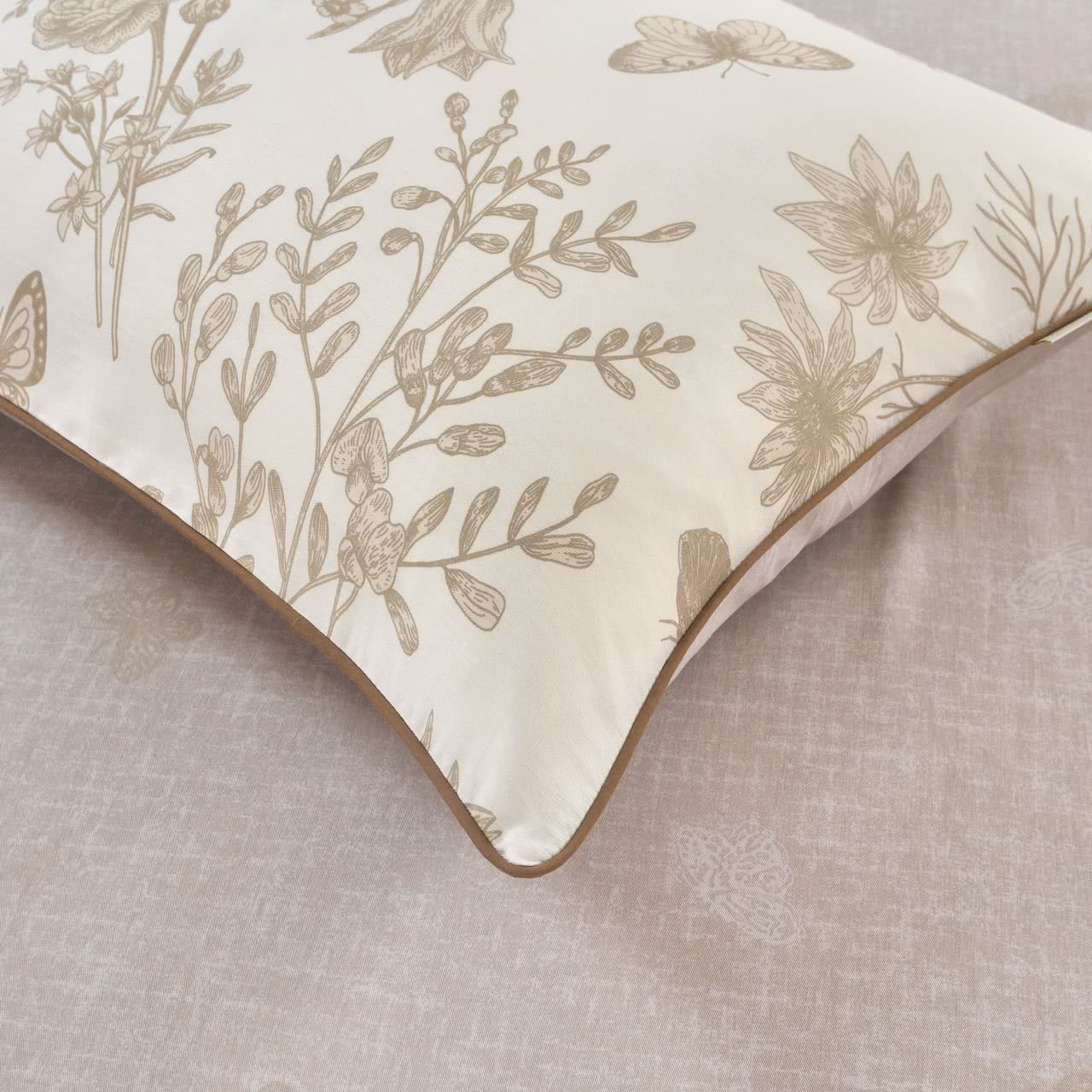 ���������� ����� Sofi De Marko ��������, ��� � ���� 10328 �. � �����